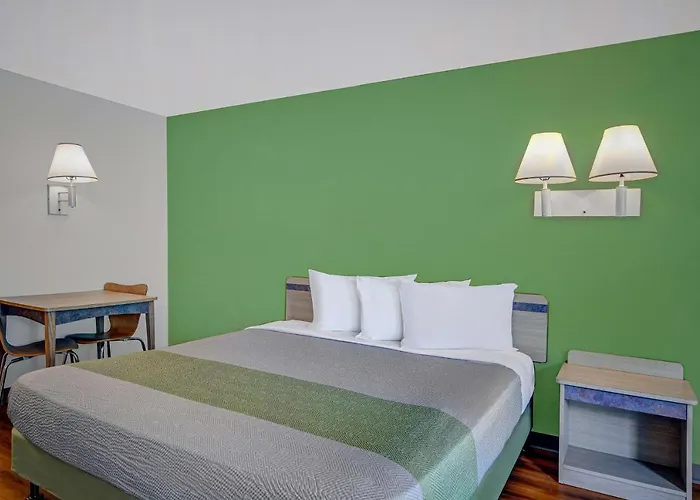 Hotel 6-tallahassee, Fl - Downtown 3*