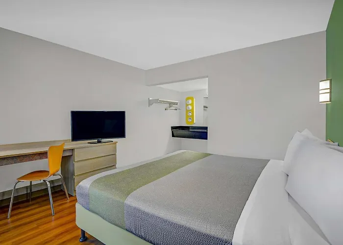 Hotel 6-tallahassee, Fl - Downtown 3*