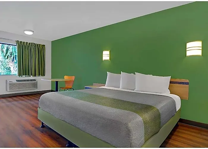 Hotel 6-tallahassee, Fl - Downtown