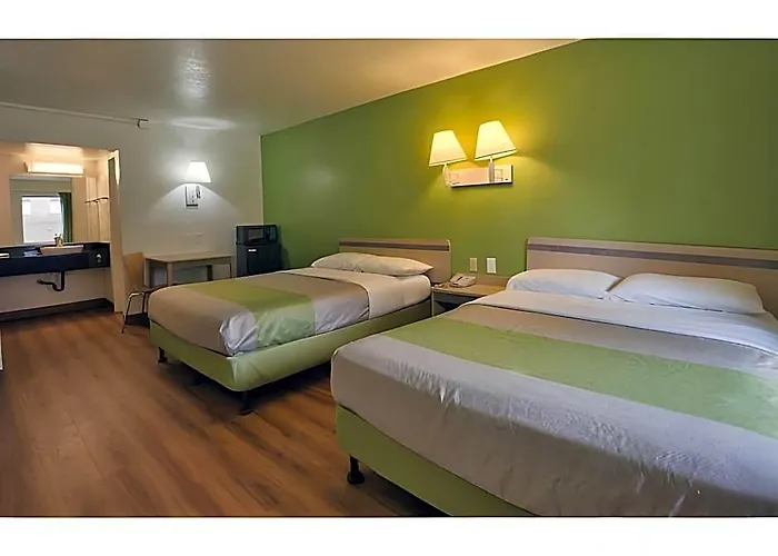 Hotel 6-tallahassee, Fl - Downtown 3*