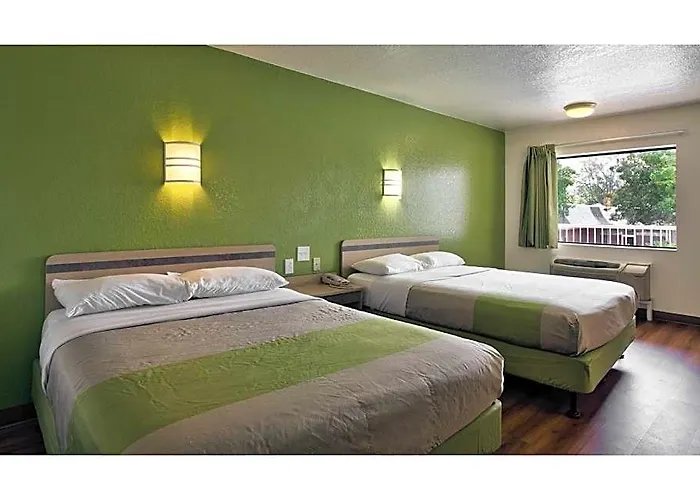 Hotel 6-tallahassee, Fl - Downtown