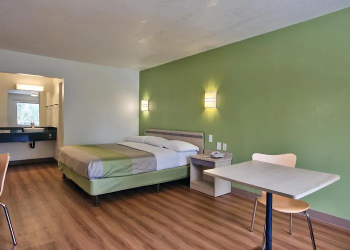 Hotel 6-tallahassee, Fl - Downtown Tallahassee